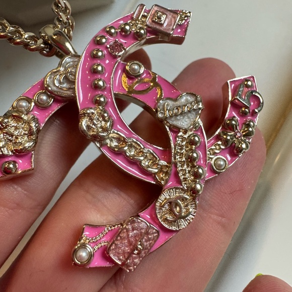 Chanel CC Pink & Crystal Oversized Necklace - Picture 1 of 6
